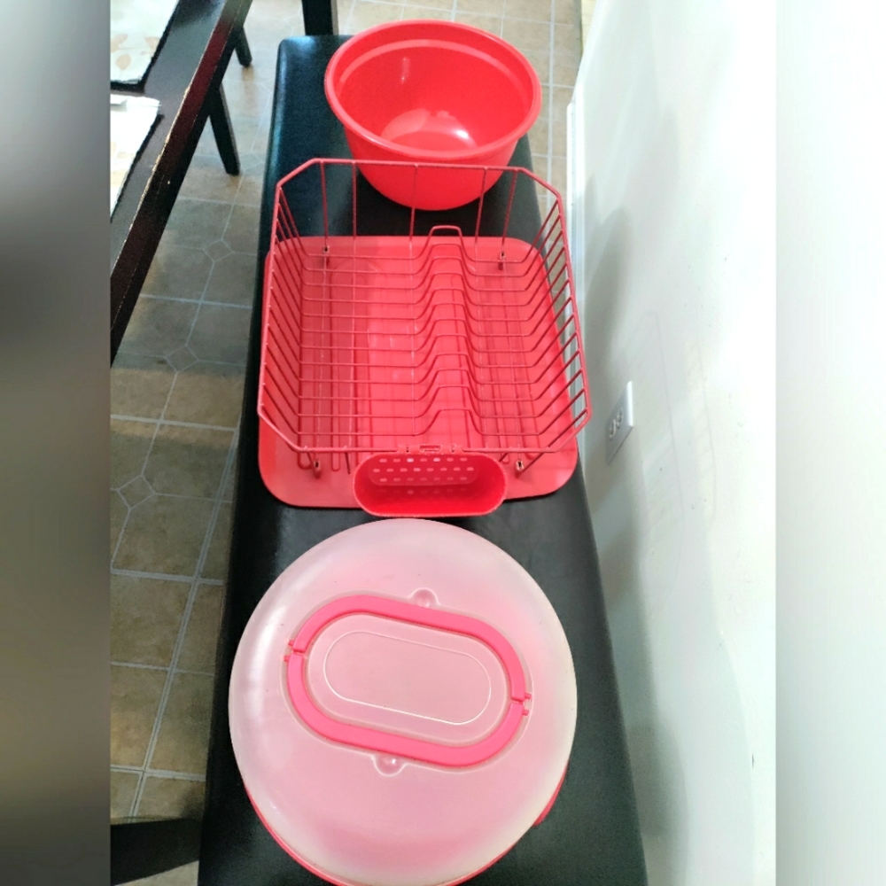 Red Kitchen Lot